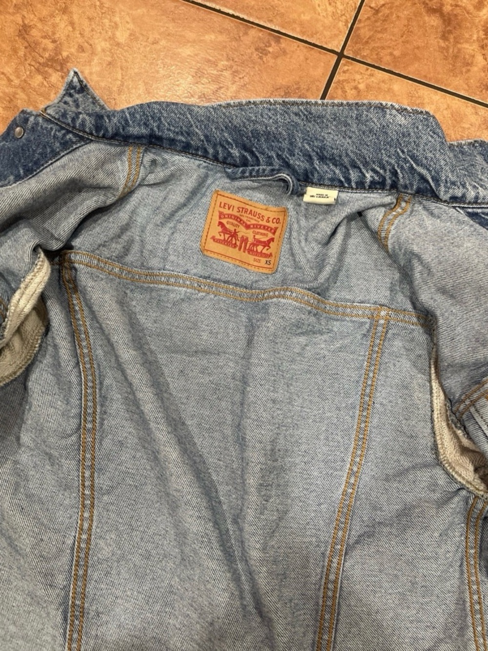 Levi's Blue Denim Jacket with Gray Knit Sleeves - Picture 4 of 5
